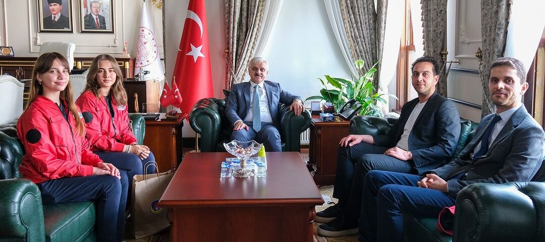 ted_bolu_koleji_robot_takimi_sampiyon_berra_aden_goksin_zehra_sayhan_serkan_ayaz_egemen_tonyali